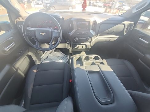 Used 2025 Chevrolet Silverado 2500 Custom w/ Custom Value Package image 10