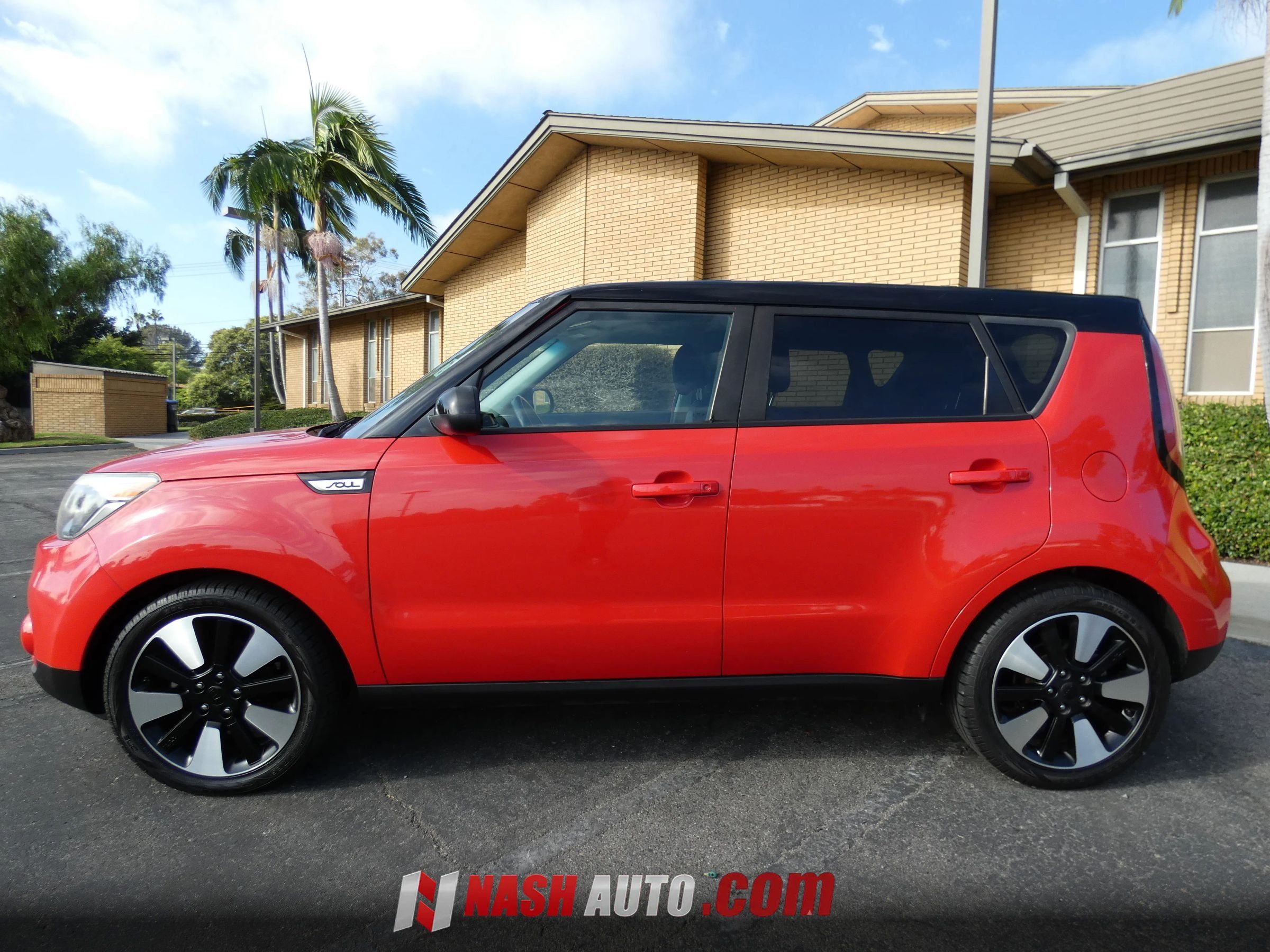 Used 2018 Kia Soul + FWD image 14