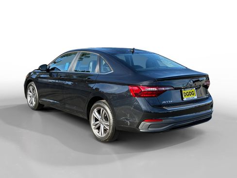 Used 2024 Volkswagen Jetta SE image 3