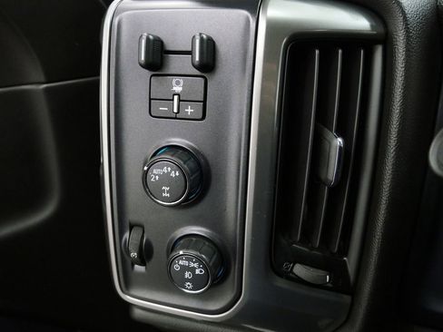 Used 2018 Chevrolet Silverado 1500 LT w/ All Star Edition image 24