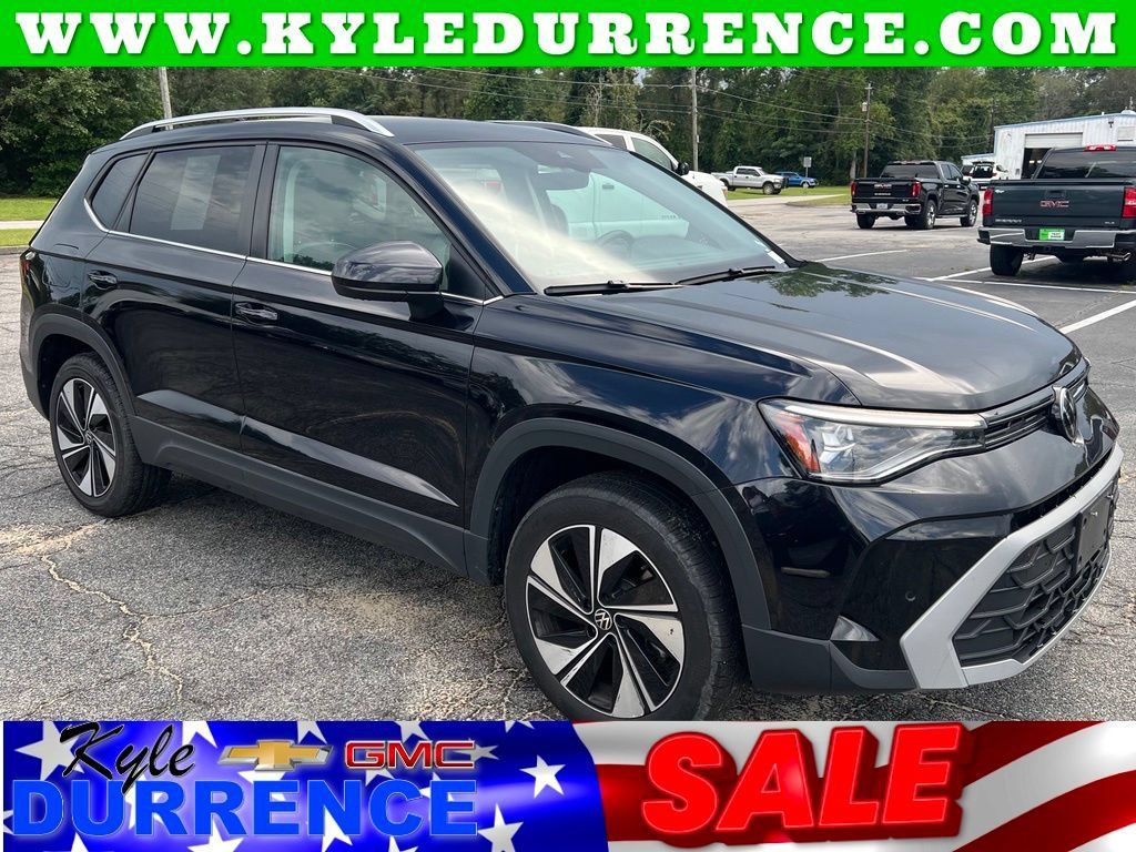 Used 2025 Volkswagen Taos SE AWD/4WD image 1
