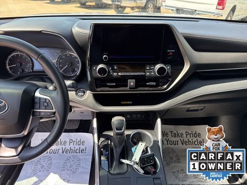 Used 2023 Toyota Highlander XLE image 9