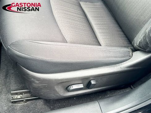 Used 2025 Nissan Altima 2.5 SV FWD image 25