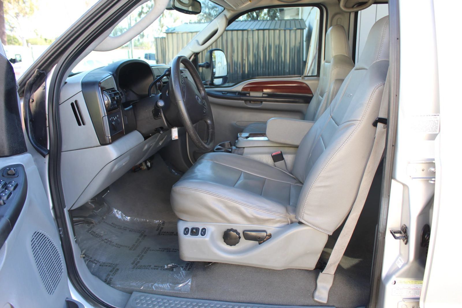 Used 2005 Ford F350 Lariat RWD image 9