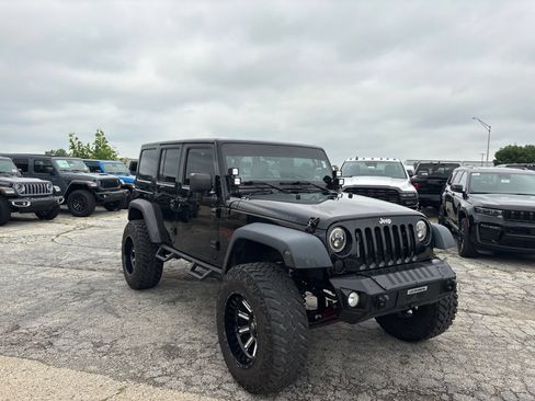 Used 2018 Jeep Wrangler Unlimited Rubicon w/ Cold Weather Group AWD/4WD image 4