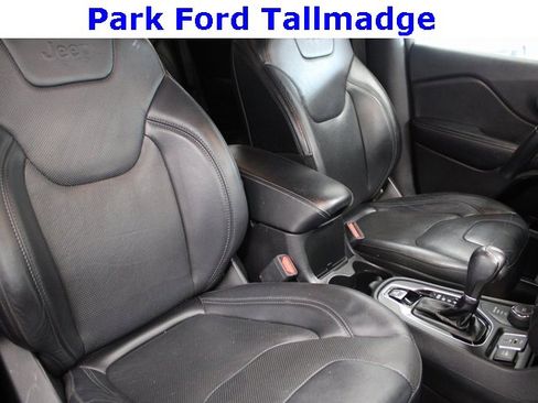 Used 2019 Jeep Cherokee Limited image 22