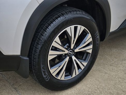 Used 2022 Nissan Rogue SV image 9