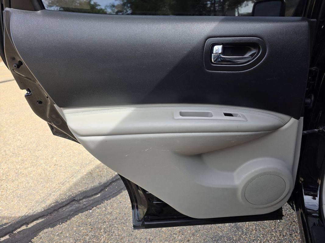 Used 2013 Nissan Rogue SL AWD/4WD image 16