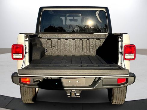 Certified 2022 Jeep Gladiator Overland w/ Popular Equipment Package image 24