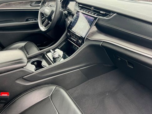 Used 2024 Jeep Grand Cherokee Limited image 18