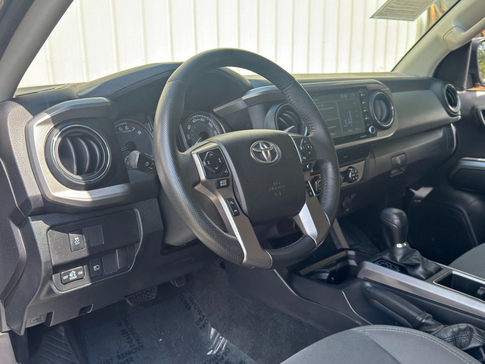 Used 2020 Toyota Tacoma SR5 RWD image 12