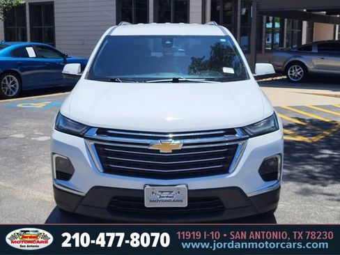 Used 2023 Chevrolet Traverse LT FWD image 8