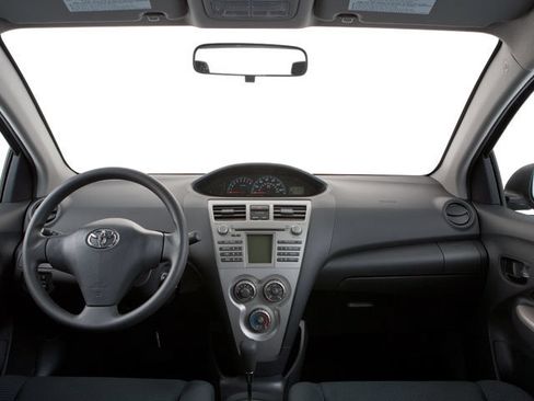 Used 2010 Toyota Yaris Sedan FWD image 7