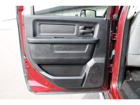 Used 2017 RAM 2500 Tradesman w/ Chrome Appearance Group image 11