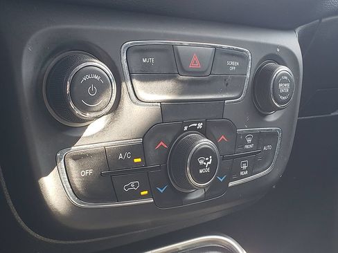 Used 2019 Jeep Compass Latitude w/ Cold Weather Group AWD/4WD image 22