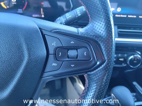 Used 2024 Chevrolet Trax RS w/ Sunroof Package image 19