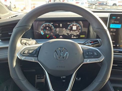 New 2026 Volkswagen Tiguan SE R-Line image 10