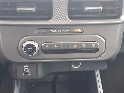 New 2025 Ford Maverick XL image 23