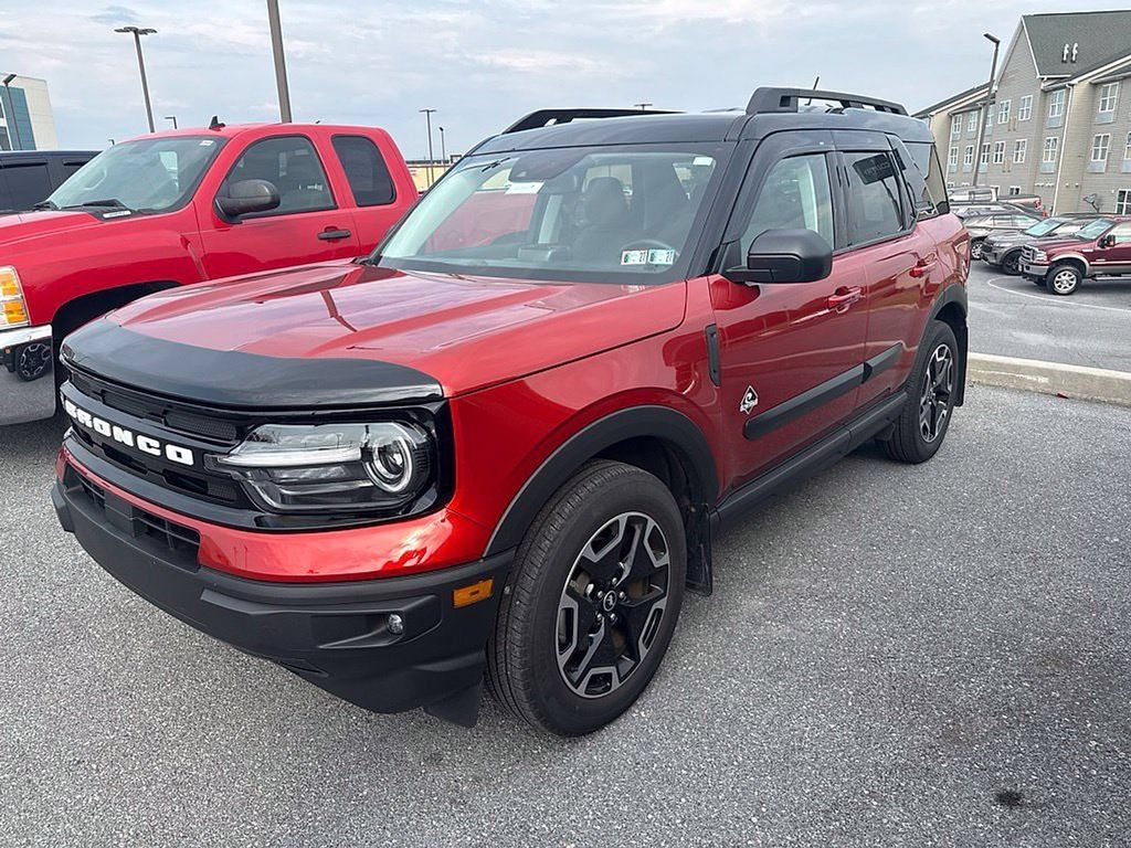 Used 2023 Ford Bronco Sport Outer Banks w/ Tech Package AWD/4WD image 2
