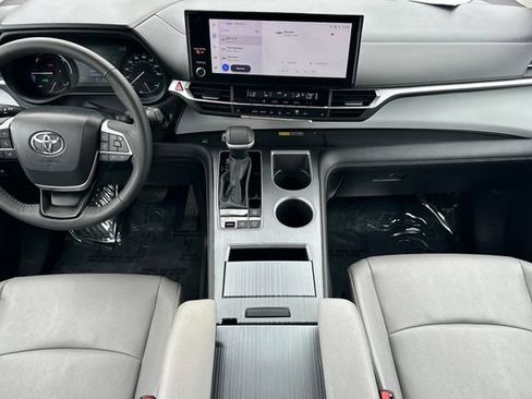 Certified 2026 Toyota Sienna XLE FWD image 17