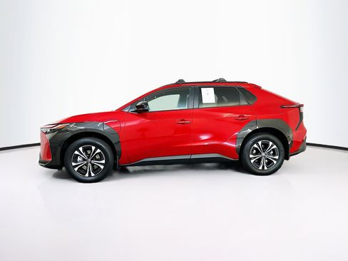 Used 2024 Toyota bZ4X XLE w/ Weather Package image 4
