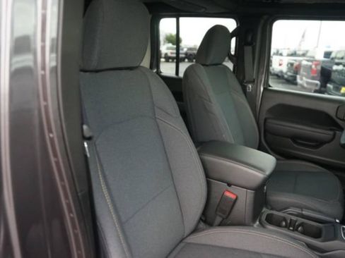 Used 2025 Jeep Wrangler Unlimited Sport AWD/4WD image 19
