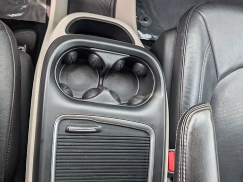 Used 2022 Chrysler Pacifica Touring-L FWD image 21
