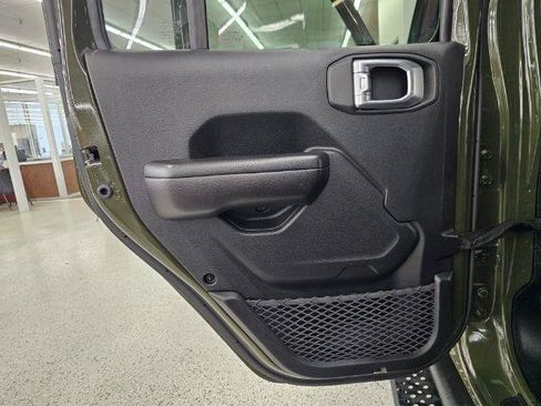 Used 2020 Jeep Wrangler Unlimited Rubicon AWD/4WD image 34
