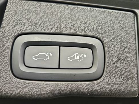 Certified 2023 Volvo XC60 T8 Plus AWD/4WD image 44