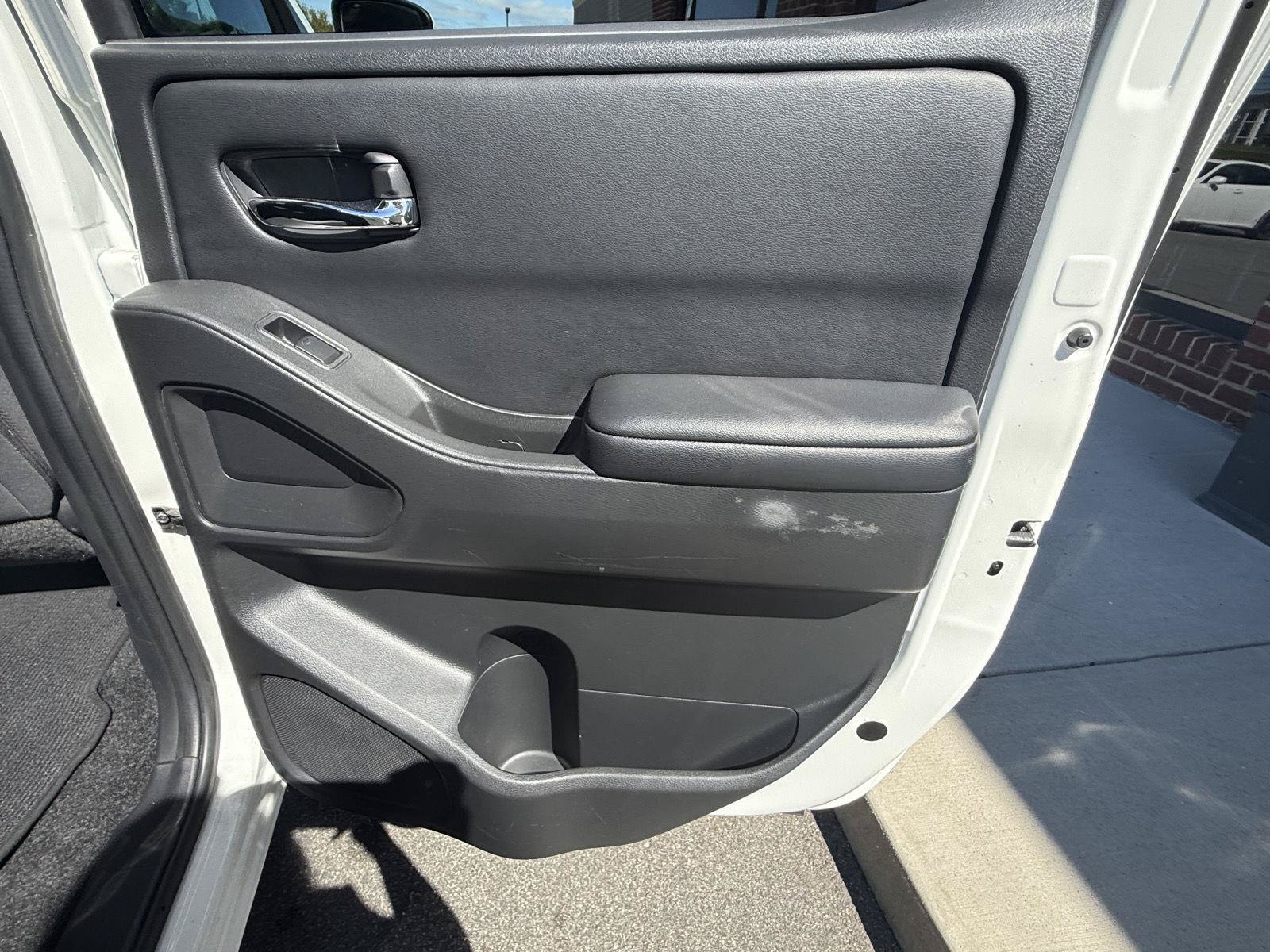 Used 2025 Nissan Frontier SV AWD/4WD image 24