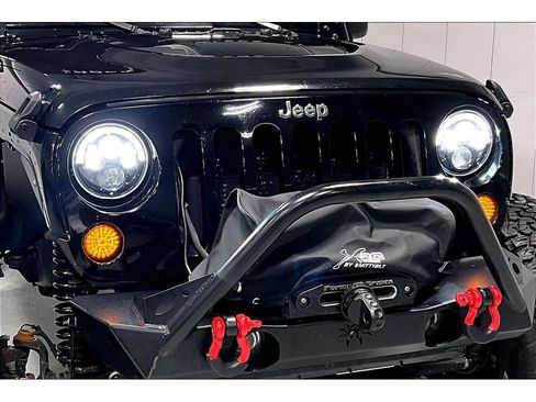 Used 2015 Jeep Wrangler Unlimited Rubicon image 25