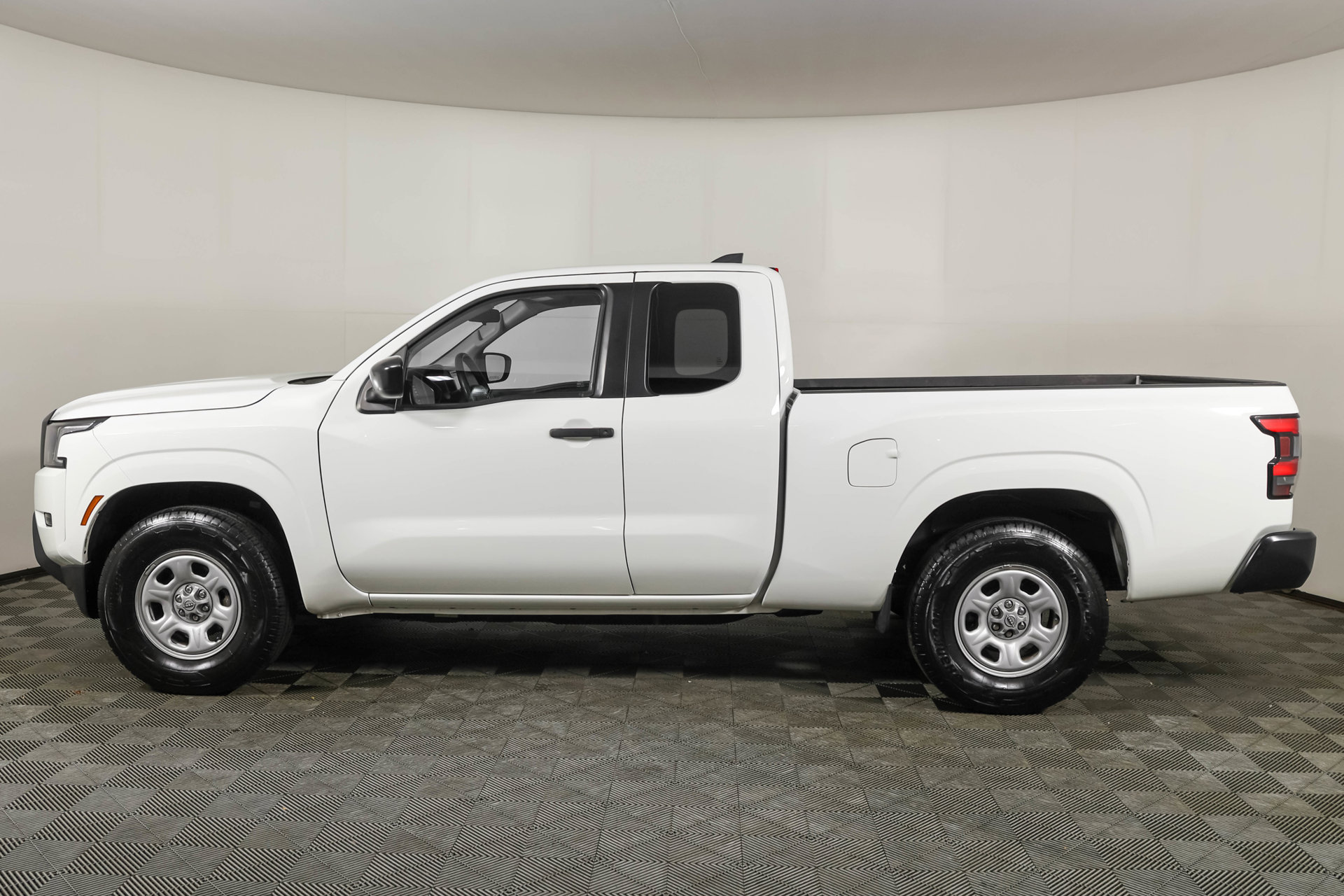 Used 2024 Nissan Frontier S w/ S Utility Package RWD image 19