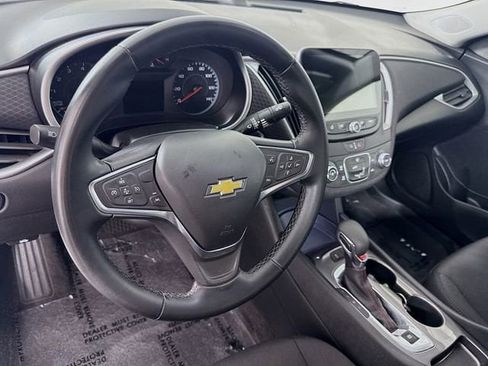 Used 2025 Chevrolet Malibu RS FWD image 9