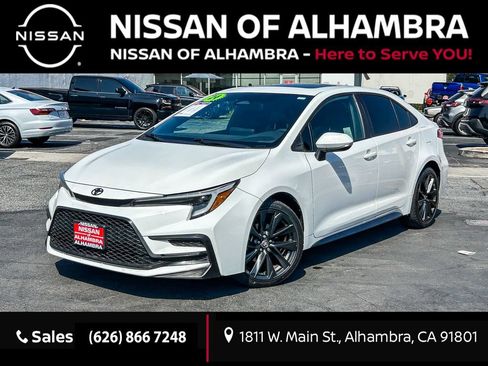 Used 2024 Toyota Corolla SE w/ SE Premium Package FWD image 1