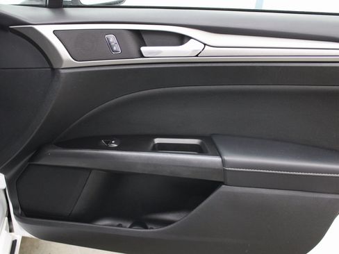 Used 2017 Ford Fusion SE image 26