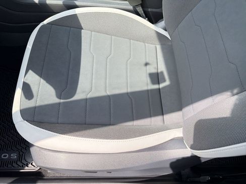New 2026 Volkswagen Taos SE FWD image 14