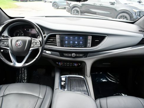 Used 2024 Buick Enclave Premium image 3