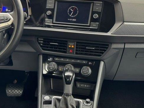 Used 2024 Volkswagen Jetta SE image 14