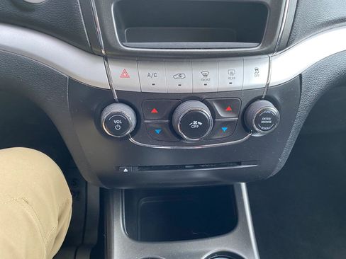 Used 2014 Dodge Journey SXT w/ Flexible Seating Group image 21