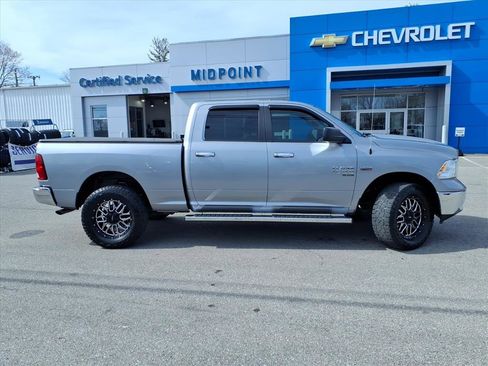 Used 2020 RAM 1500 Classic SLT image 3