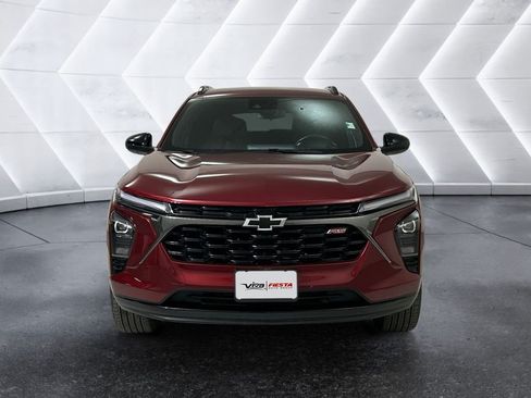 Used 2025 Chevrolet Trax RS w/ Driver Confidence Package FWD image 2