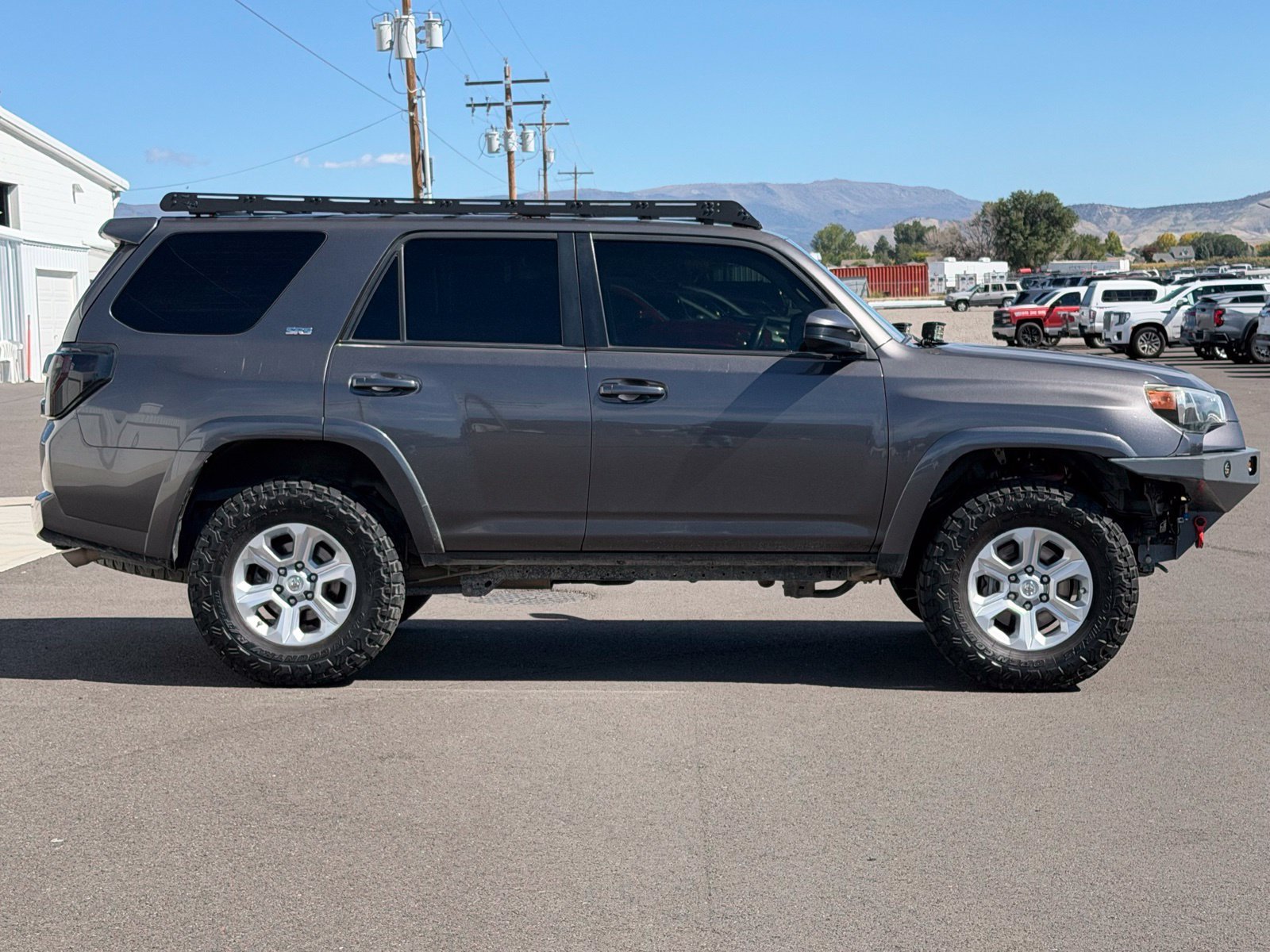 Used 2017 Toyota 4Runner SR5 AWD/4WD image 8