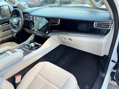 Used 2022 Jeep Wagoneer Series III w/ Premium Group I image 23