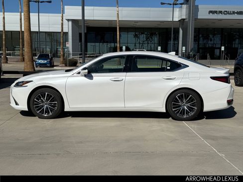 Used 2025 Lexus ES 300h w/ Premium Package image 3