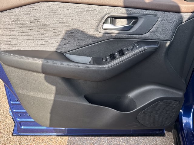 Used 2023 Nissan Rogue SV FWD image 10
