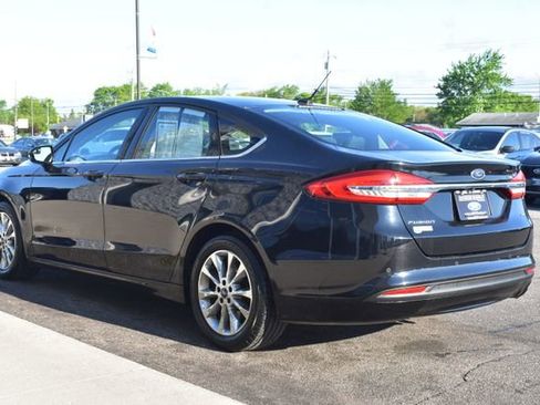 Used 2017 Ford Fusion SE w/ Fusion SE Technology Package FWD image 13