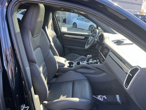 Used 2022 Porsche Cayenne S Platinum image 27