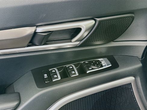 Used 2025 Kia Telluride LX FWD image 15