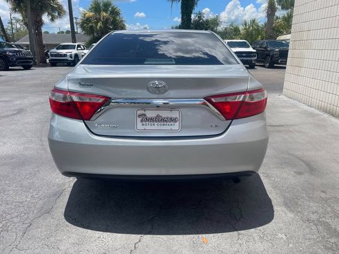 Used 2016 Toyota Camry LE FWD image 3