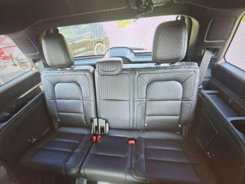 Used 2018 Lincoln Navigator Reserve AWD/4WD image 12